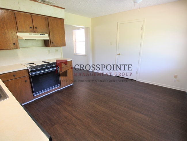 Building Photo - COMING SOON! 2 Bedroom 1 Bath Duplex in West Tyler!