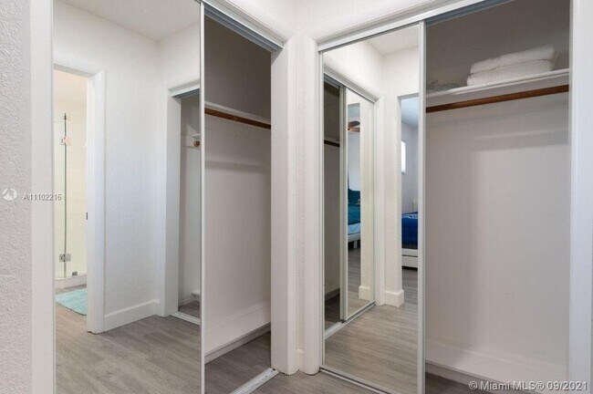 Building Photo - 5510 Pierce St