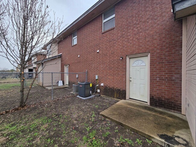 Building Photo - HUD / SECTION 8 ACCEPTED & READY FOR MOVE IN!