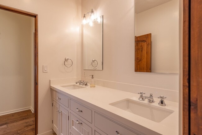 Building Photo - Outdoor Oasis