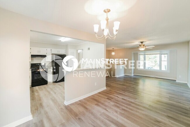 Building Photo - 3 Bedroom Pet-Friendly Home in BLUE SPRING...