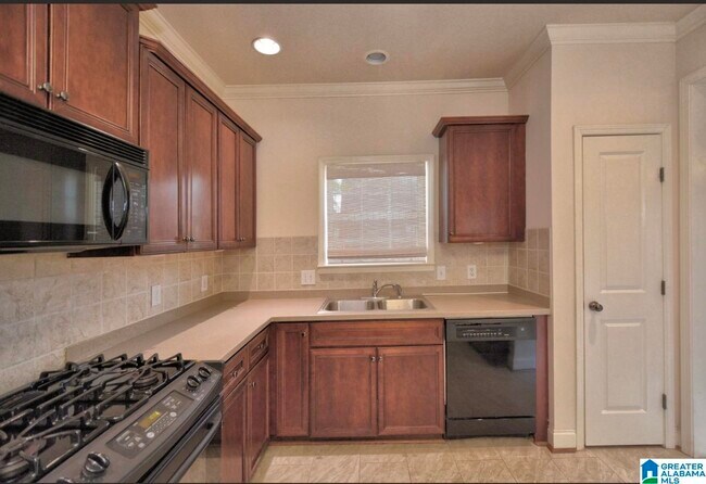 Building Photo - 107 Castlehill Dr