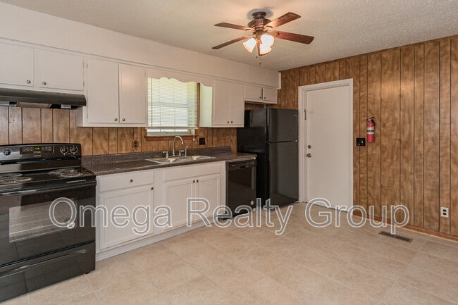 Building Photo - 213 Ashley Dr