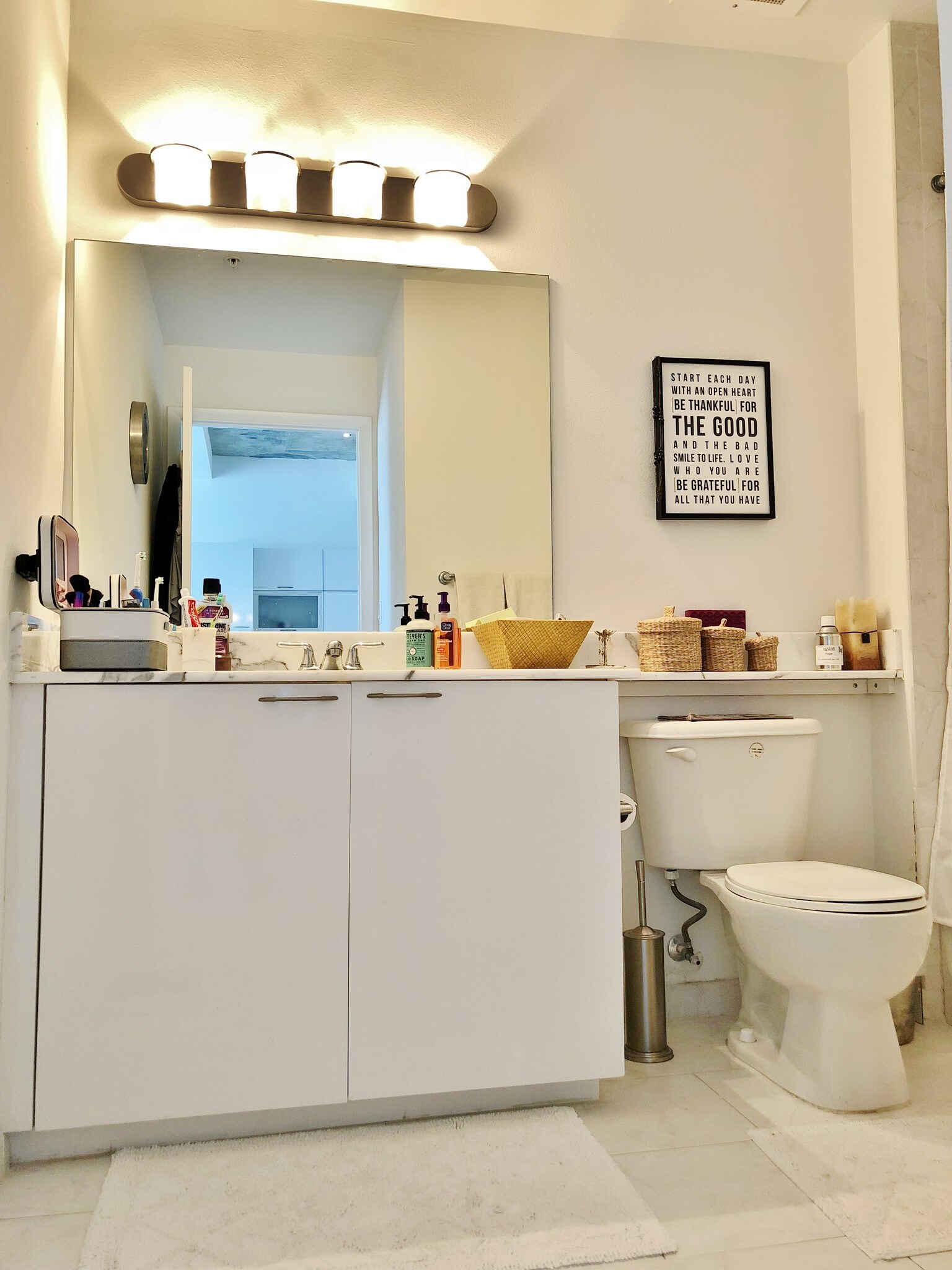 Nice bathroom with tub/shower - 234 NE 3rd St