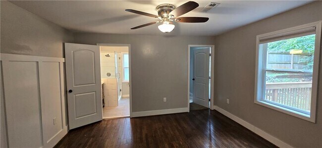 Building Photo - 966 Gaston St SW
