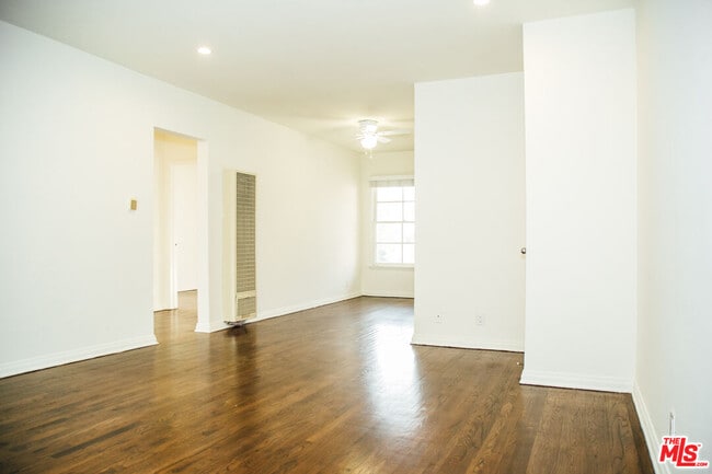 Building Photo - 521 Hollister Ave