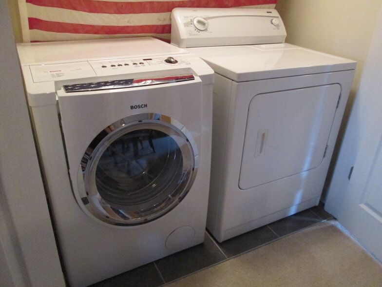 Building Photo - 1055 Baxter St