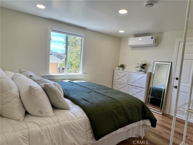 Building Photo - 1157 W 2nd St