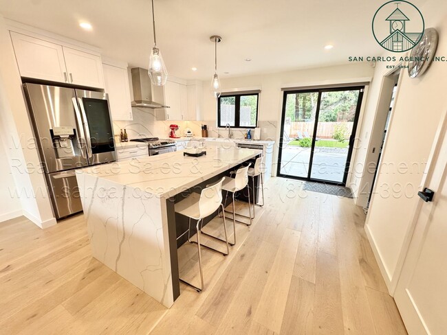 Building Photo - Newly Remodeled Four Bedroom Mission Field...