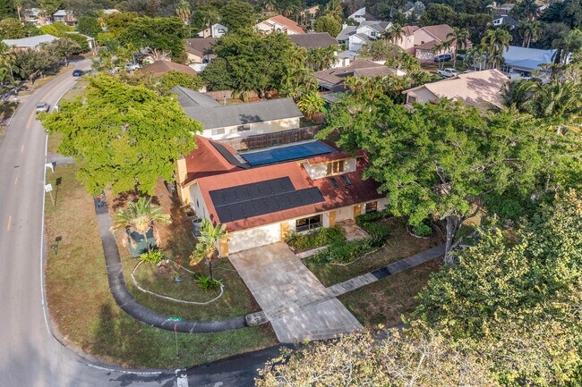 Building Photo - 8305 Casa Del Lago