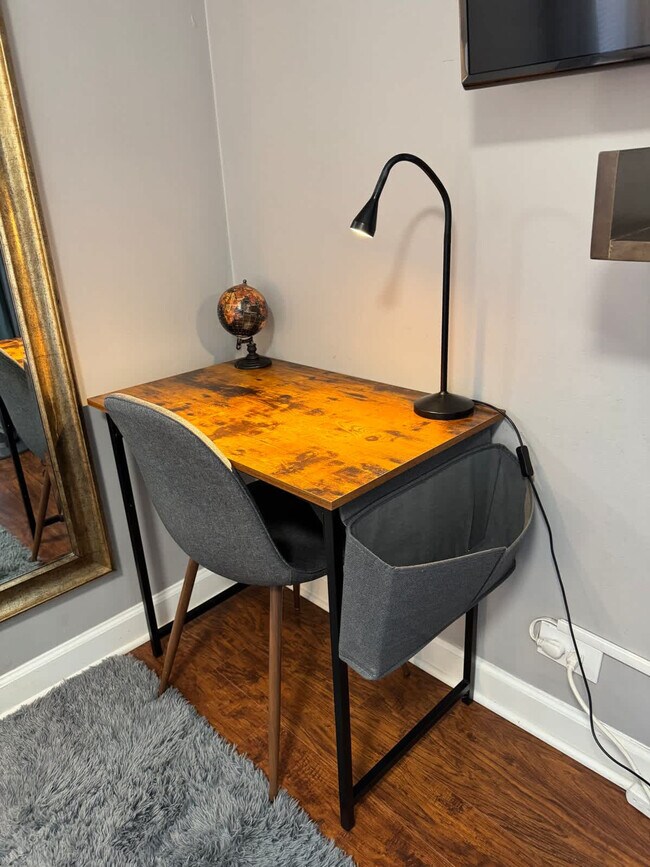 Building Photo - 6431 S Kenneth Ave