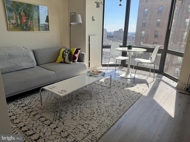 Building Photo - 2018 Walnut St