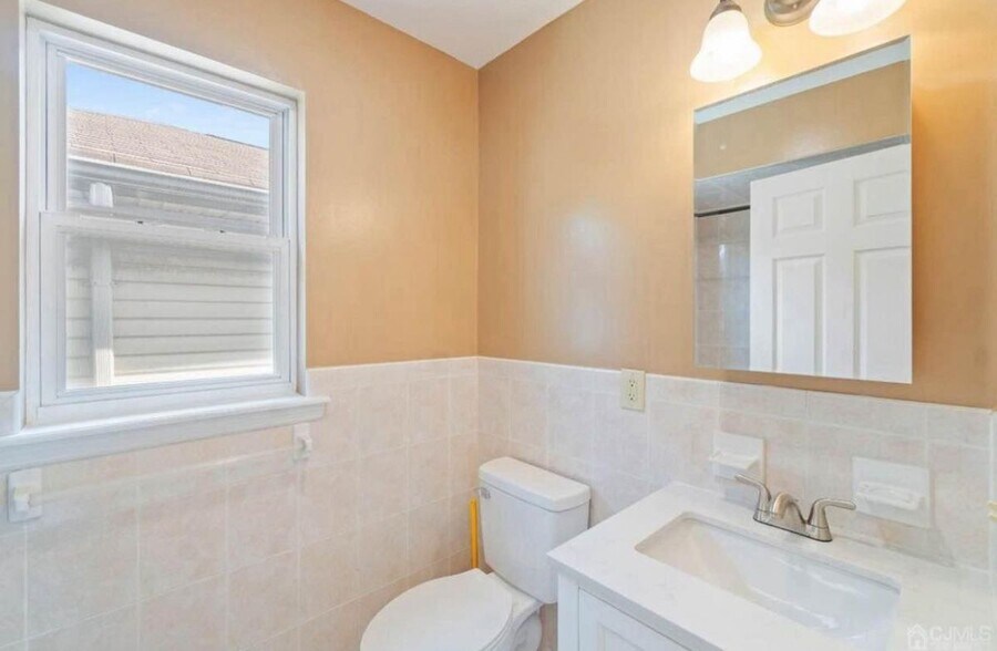 Building Photo - 309 Court St