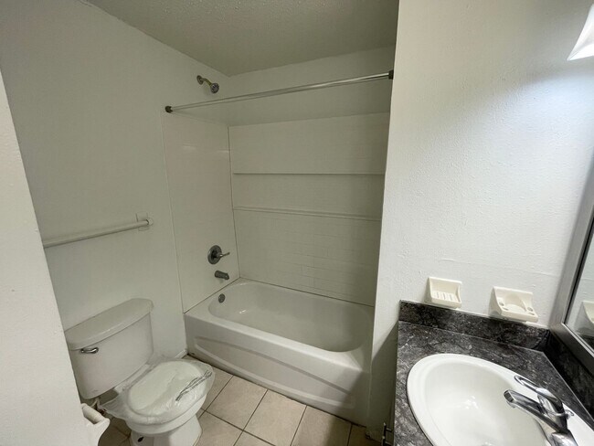 Building Photo - 2 Bed, 1.5 Bath Townhouse- The Reserve Floorplan