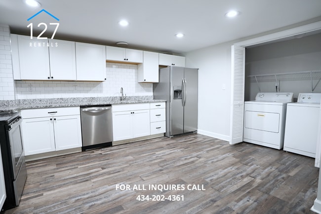 Building Photo - 3 Bedroom Unit with Electric and Water Utilities Included!!