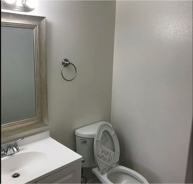 Building Photo - 1122 N Columbus Ave