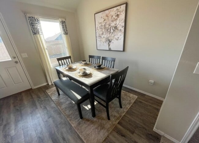 Building Photo - 10620 Pine Wy