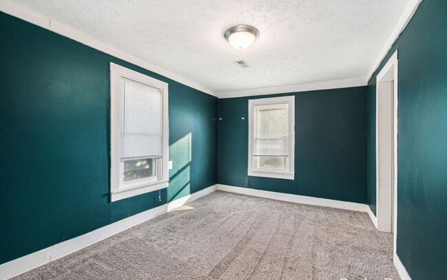 Building Photo - 778 Eleanor St NE