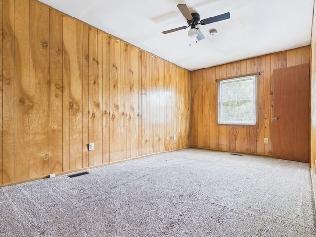 Building Photo - 711 W 3rd Ave