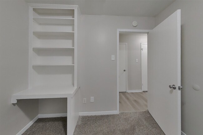 Building Photo - 12306 Foxridge Dr