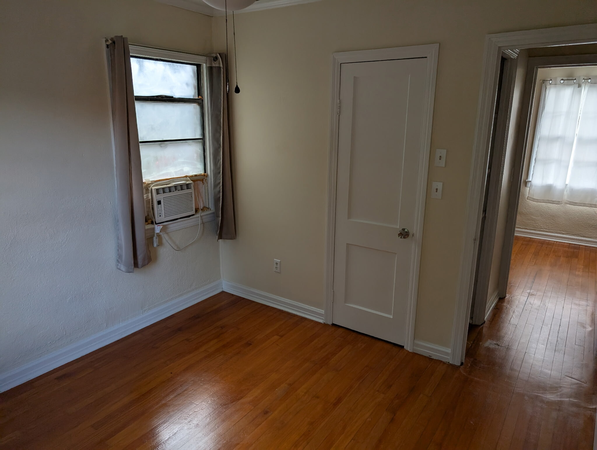 Building Photo - 107 N 6th St