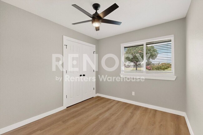 Building Photo - 507 S Spring Creek Dr