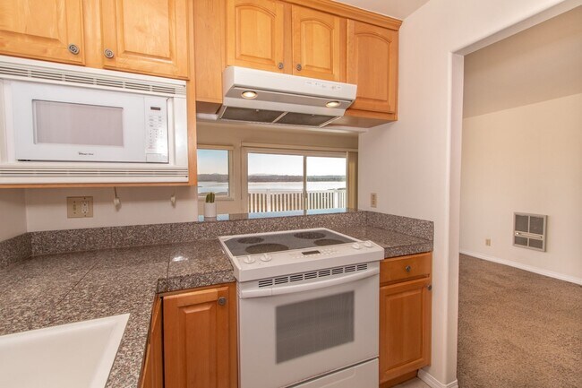 Building Photo - 4015 Crown Point Dr