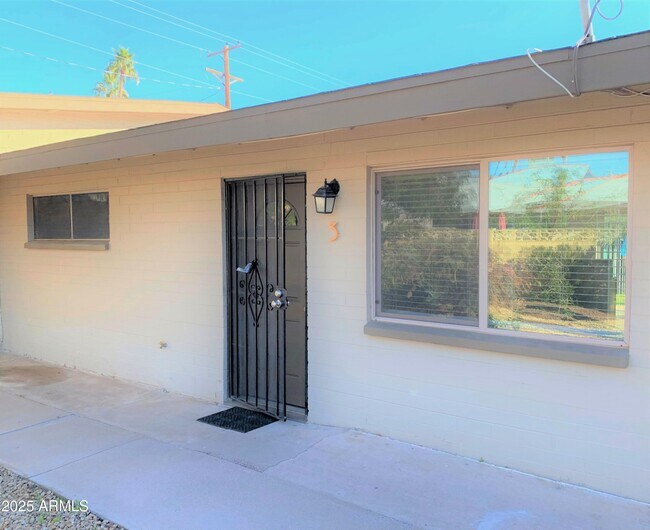 Building Photo - 3646 E Montecito Ave
