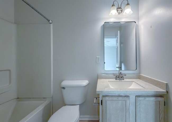 Building Photo - 1340 Hancock St