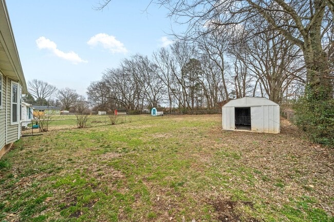 Building Photo - 111 E St