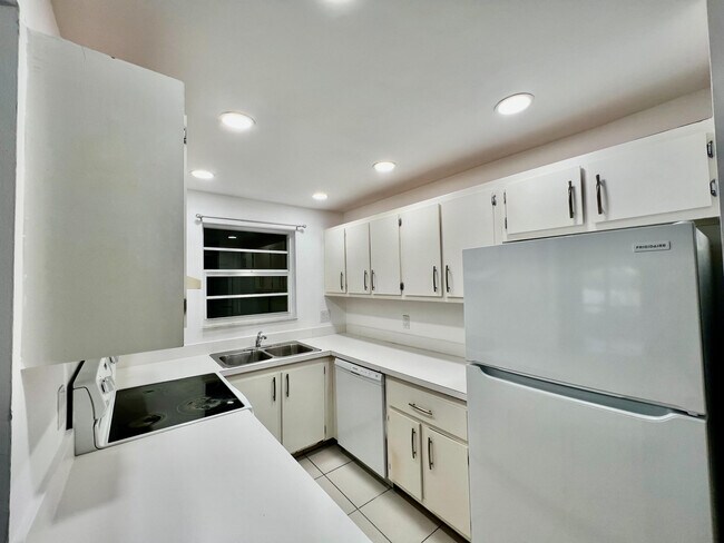 Building Photo - 1000 NW 13th St