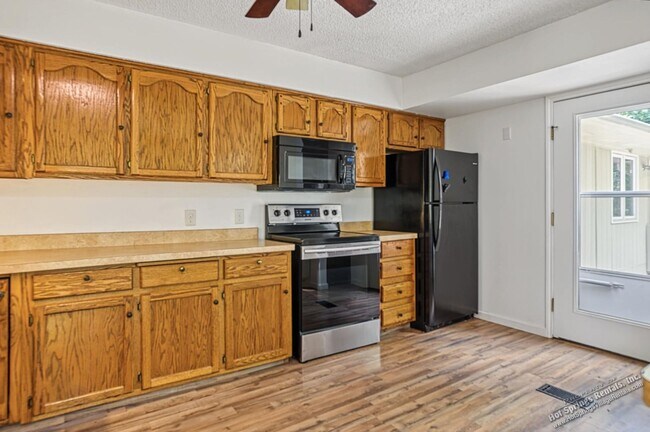 Building Photo - 8 Tarifa Ln