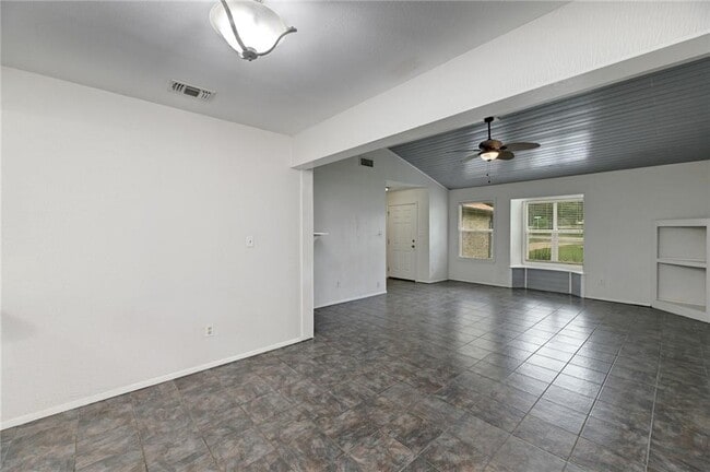 Building Photo - 5616 Oak Blvd