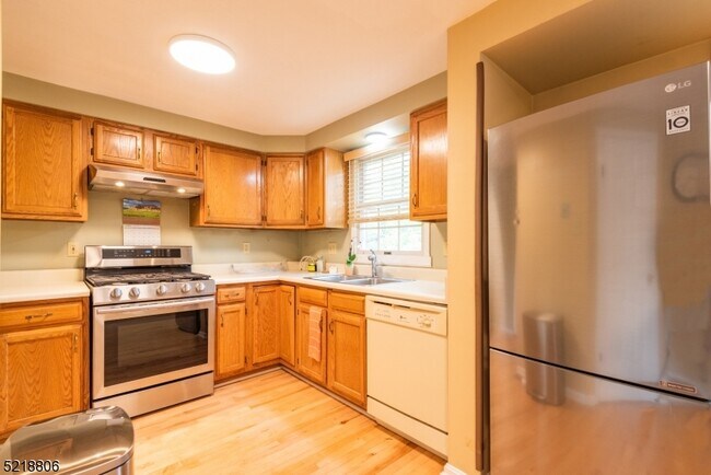 Building Photo - 20 Garden Ave