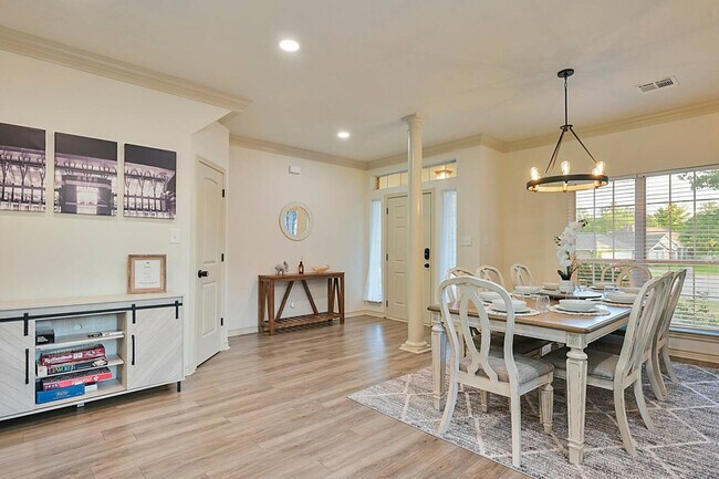 Building Photo - 6206 Cromwell Ct
