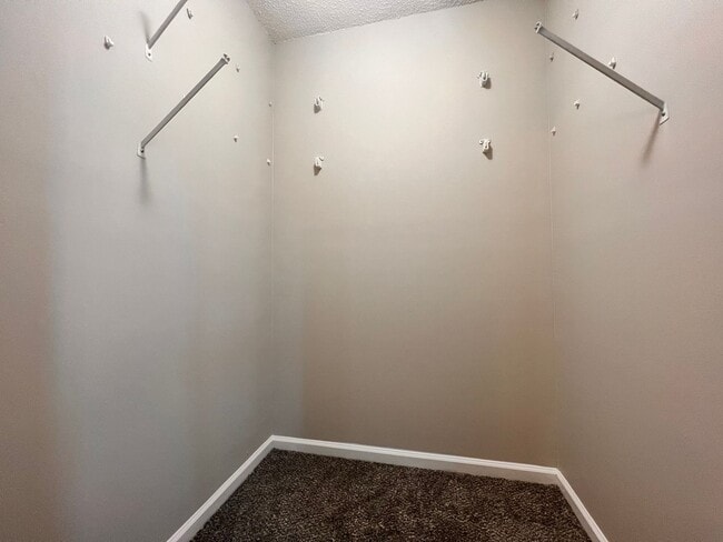 Building Photo - AVAILABLE LATE AUGUST | RECENTLY RENOVATED...