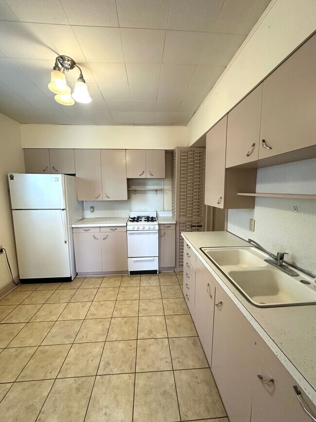 Building Photo - Cute House For Rent!