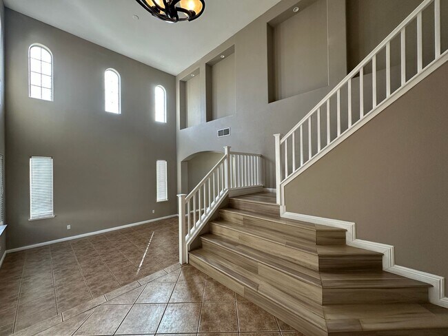 Building Photo - Mountains Edge-Pod 129