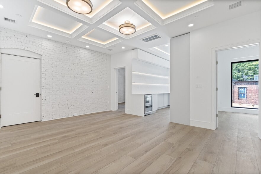 Building Photo - 1578 Beacon St