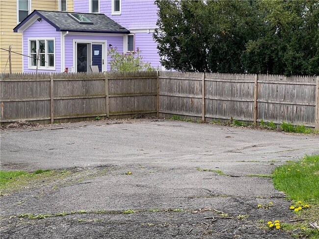 Building Photo - 89 Chestnut St