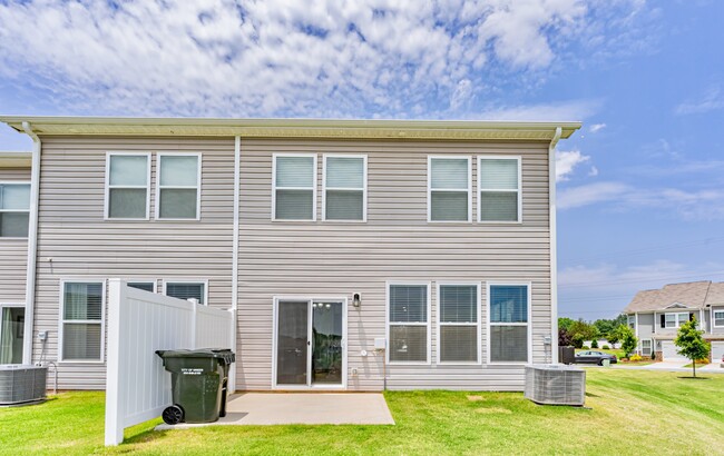 Building Photo - 412 Yellow Fox Rd