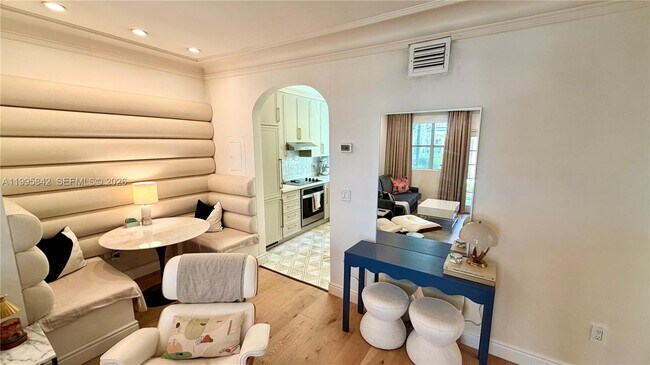 Building Photo - 736 13th St