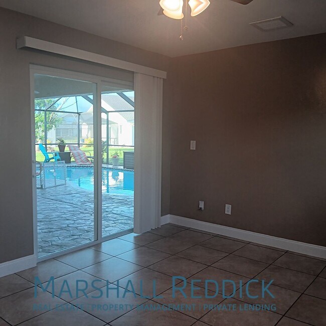 Building Photo - 2 bed 2 bath with a pool