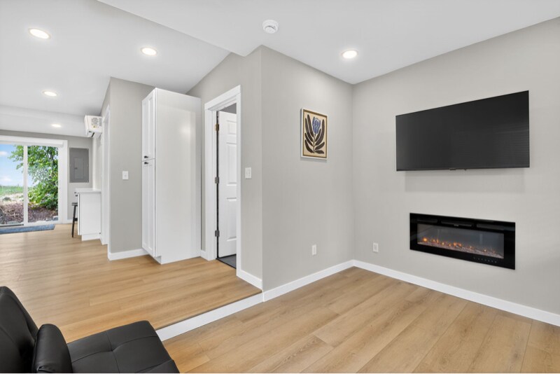 Building Photo - 8140 9th Ave SW