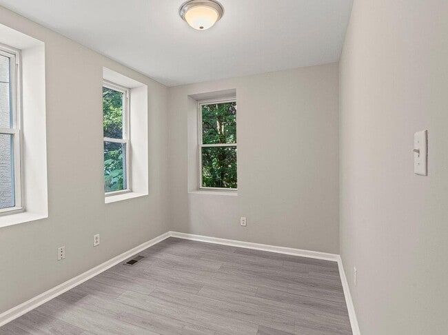 Building Photo - 1018 S 52nd St