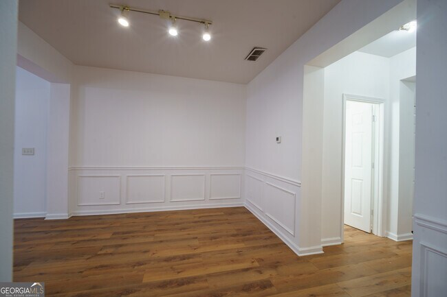 Building Photo - 2555 Flat Shoals Rd