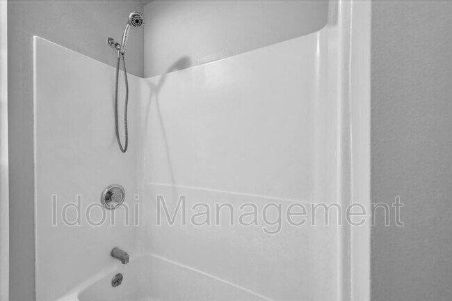 Building Photo - 694 Main St