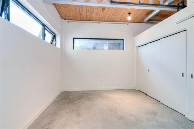 Building Photo - 1401 Eva St