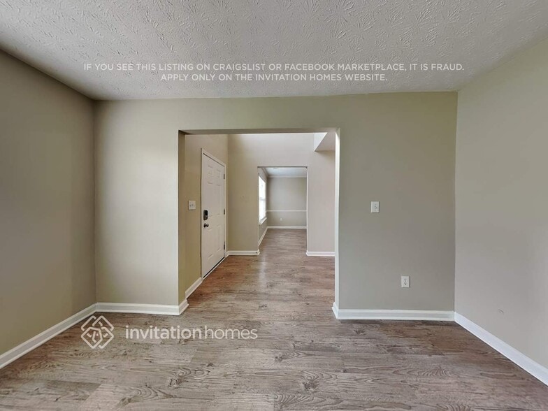 Building Photo - 320 Birchmere Close SW