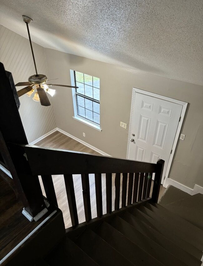 Building Photo - 402 Alice Dr